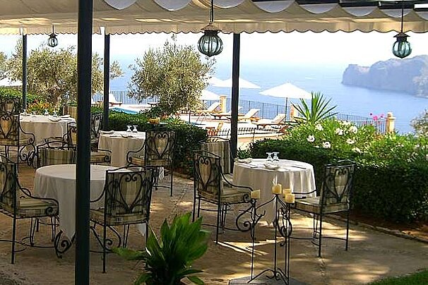 a photo of the dining terrace at sa pedrissa deia mallorca