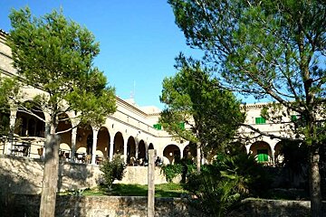 a photo of an old mallorcan courtyard