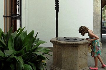 a photo of a girl at soller train station