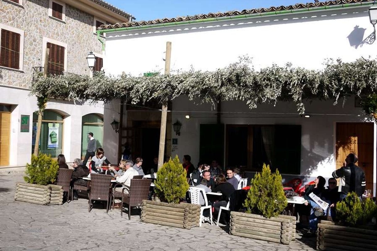 a photo of people seated at an out door cafe in mancor de la vall