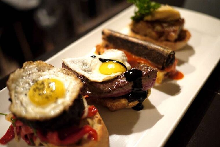 a photo of of some majorcan pintxos