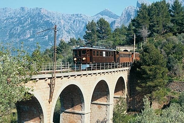 Soller train crossing the viaduct