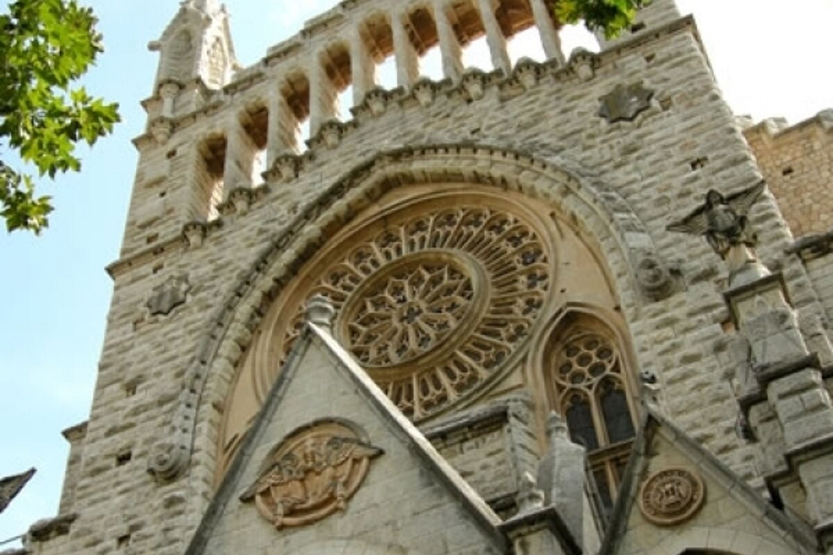 A large stone building with a circular window on the front