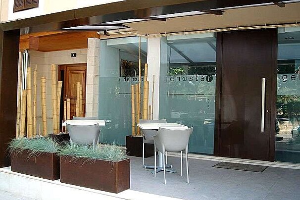 a photo of the exterior of genestar restaurant in majorca