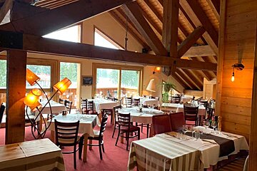 A dining room with tables and chairs and a sign that says ' l' amour ' on it