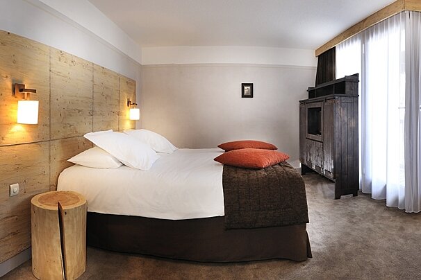 Aigle des Neiges Spa, Val d'Isere double bedroom