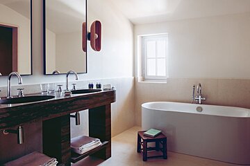 Crillon le Brave Luxury Hotel, Crillon le Brave bathroom