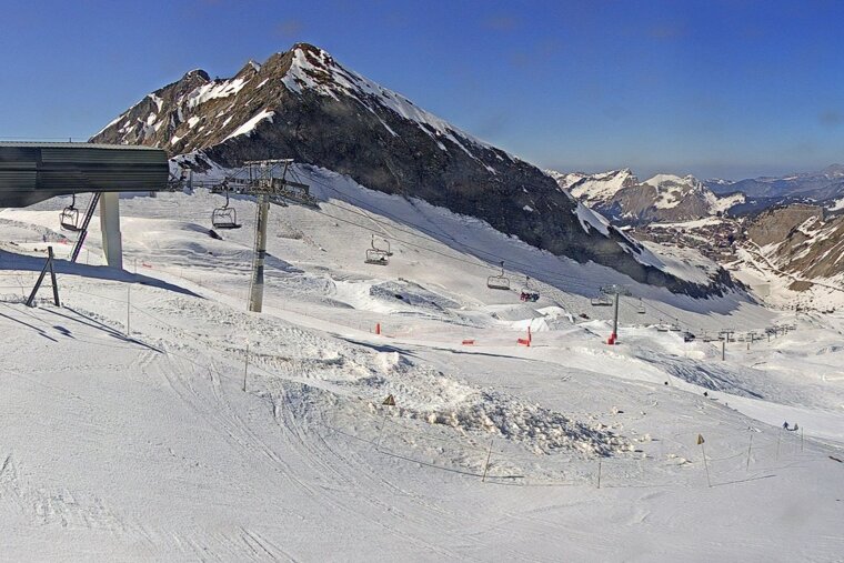 Empty Pistes & Blue Skies!, Morzine