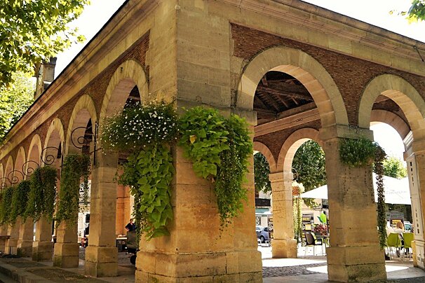 the old market hall in the centre of Lalinde
