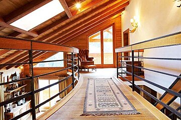 Lapin Blanc Chalet, Meribel - Centre balcony