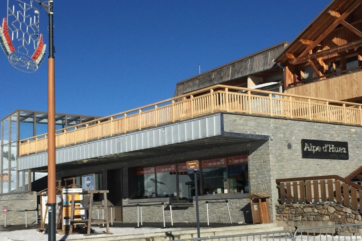 Rond Point des Pistes Ski Pass Office, Alpe d'Huez