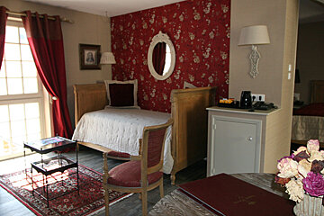 a picture of a hotel suite at Saint-Pierre Hotel, Saumur