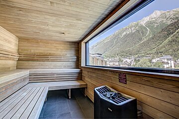 A sauna with a view of mountains