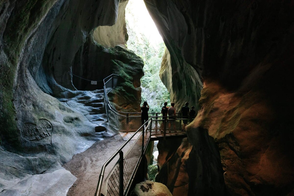 Inside the Les Gorges du pont diable caves