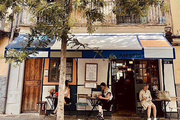 Mestis Restaurant Exterior