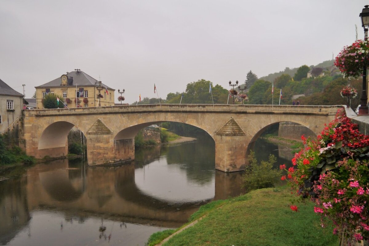 bridge over the river in montignac