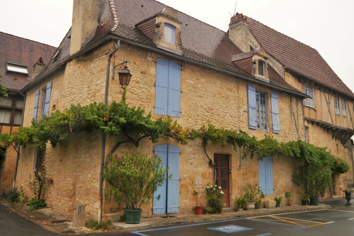 a house in montignac