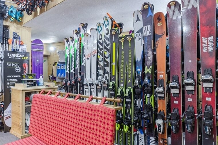 Skimium - Le 720 Ski Hire, Avoriaz shop interior