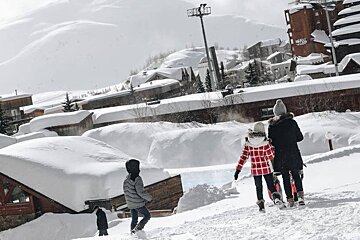 Sunshine and snow in Alpe d'Huez after a rainy spell