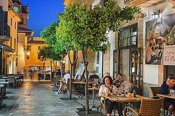 outdoor dining at Osteria El Patio