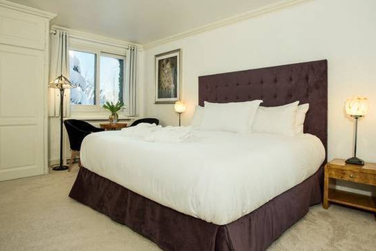 Iona Chalet, Meribel Valley double room