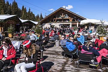 Le Chalet des Pierres Restaurant, Courchevel Valley restaurant terrasse