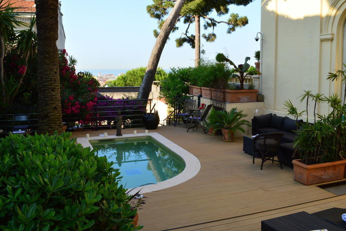 Petit Palais Hotel, Nice outdoor swimming pool