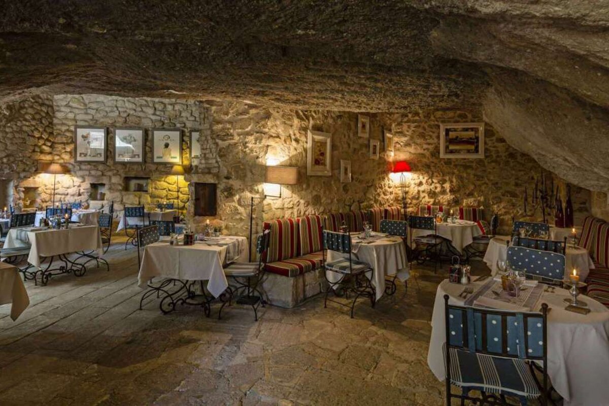 Le Mas d'Aigret Restaurant, Les Baux interior