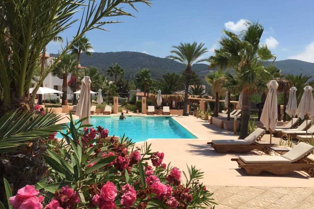 Petunia Ibiza, Cala Vadella pool