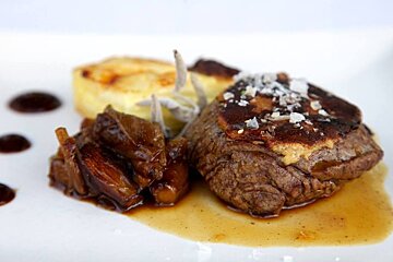 The Giri Residence Hotel & Spa, San Juan hotel restaurant