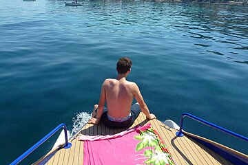 8 Person Motor Boat, Beaulieu-sur-Mer stern