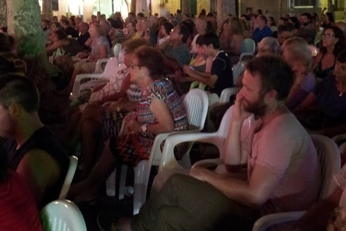 a crowd of people watching the jazz festival