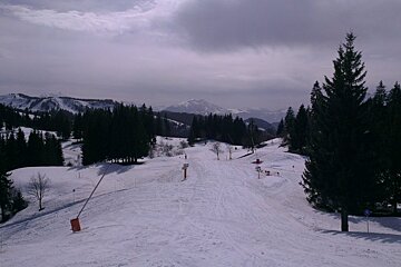 Empty piste morzine