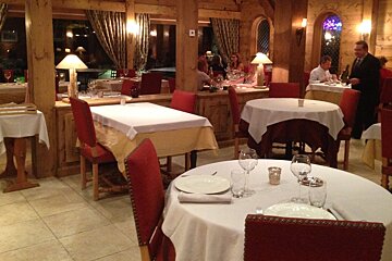 L'Atelier Restaurant Review interior