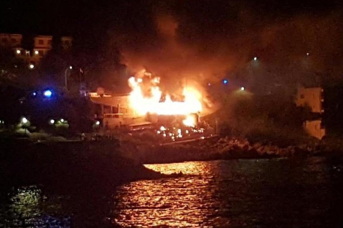 Nice beach club closes after fire