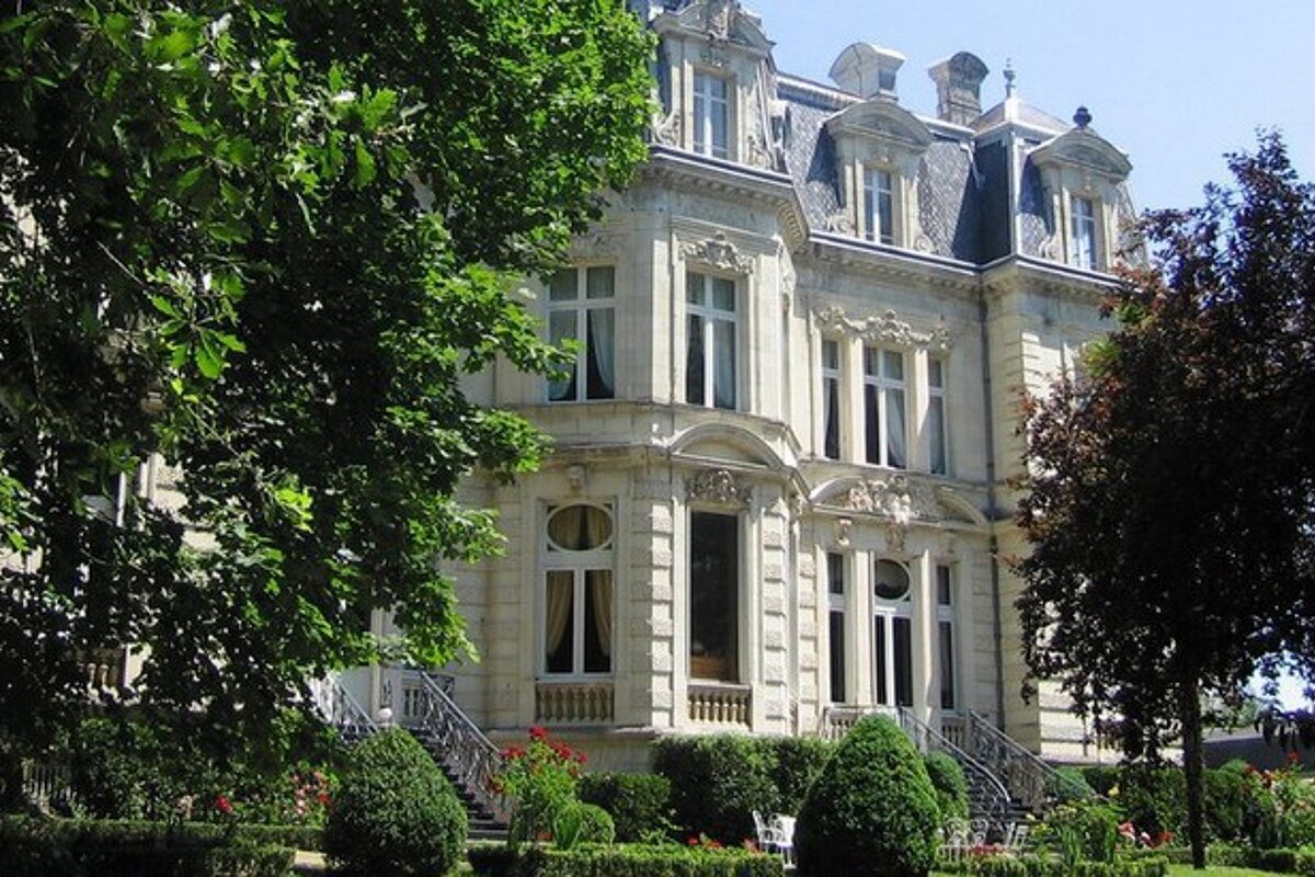 Verrieres Chateau, Saumur exterior