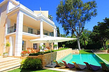 Yacht & Villa Estate Agents, Riviera exterior