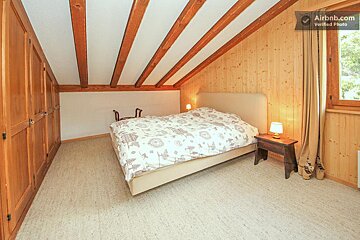 A bedroom with a verified photo on airbnb.com