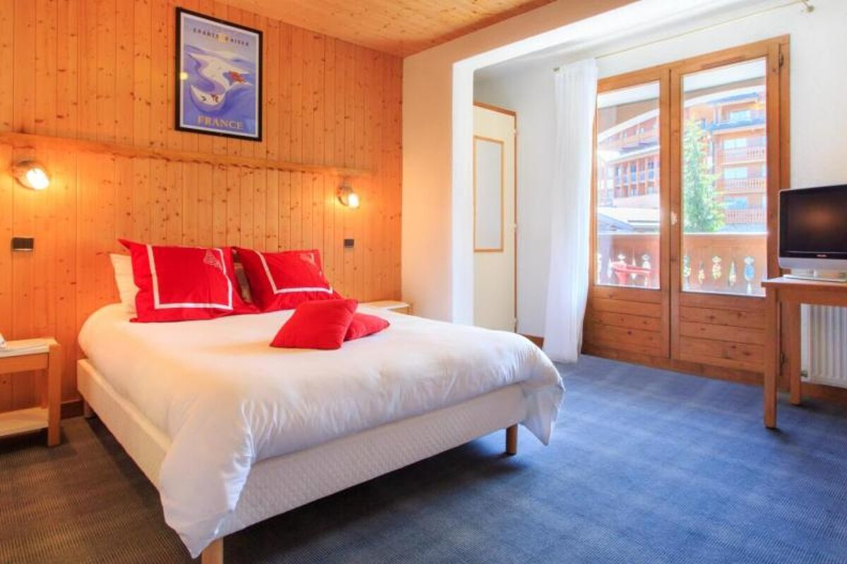 Blanche Neige Hotel, Courchevel Moriond double bedroom
