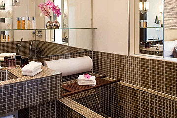 Blu 1835 Hotel & Thalasso, Cannes bathroom