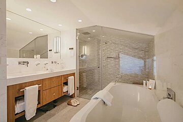 A bathroom with two sinks and a bathtub