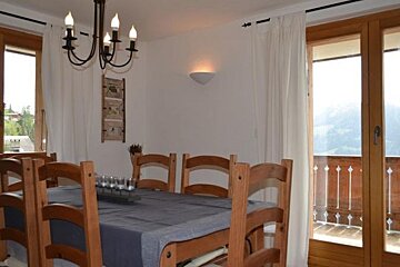 Valhalla Freja Apartment, Verbier - Centre dining room 