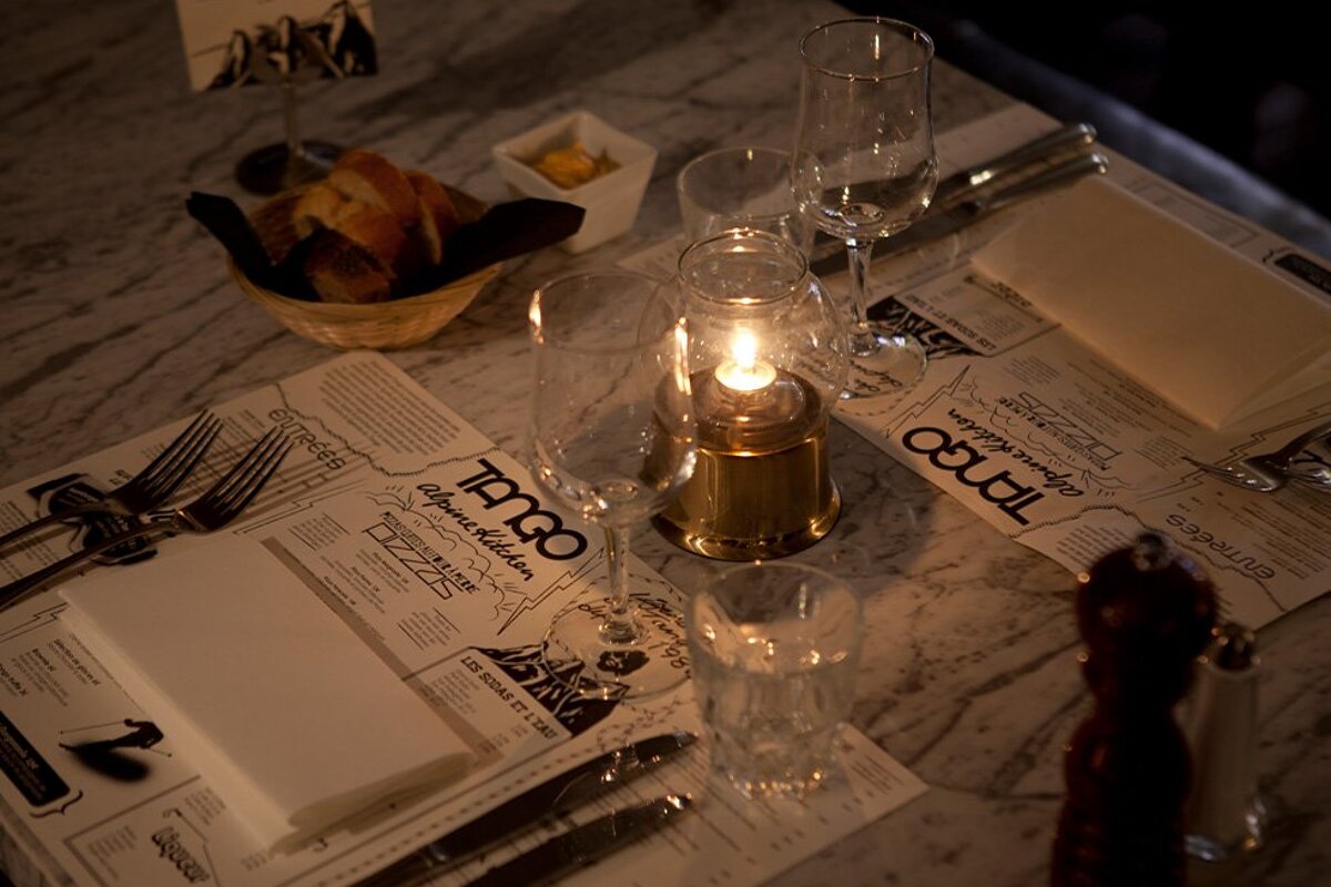 A table with a placemat that says ' obol ' on it