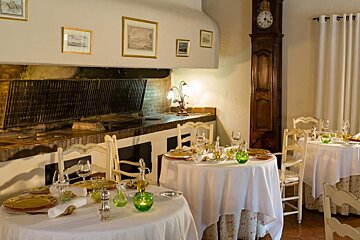 Auberge De Cassagne, Avignon interior