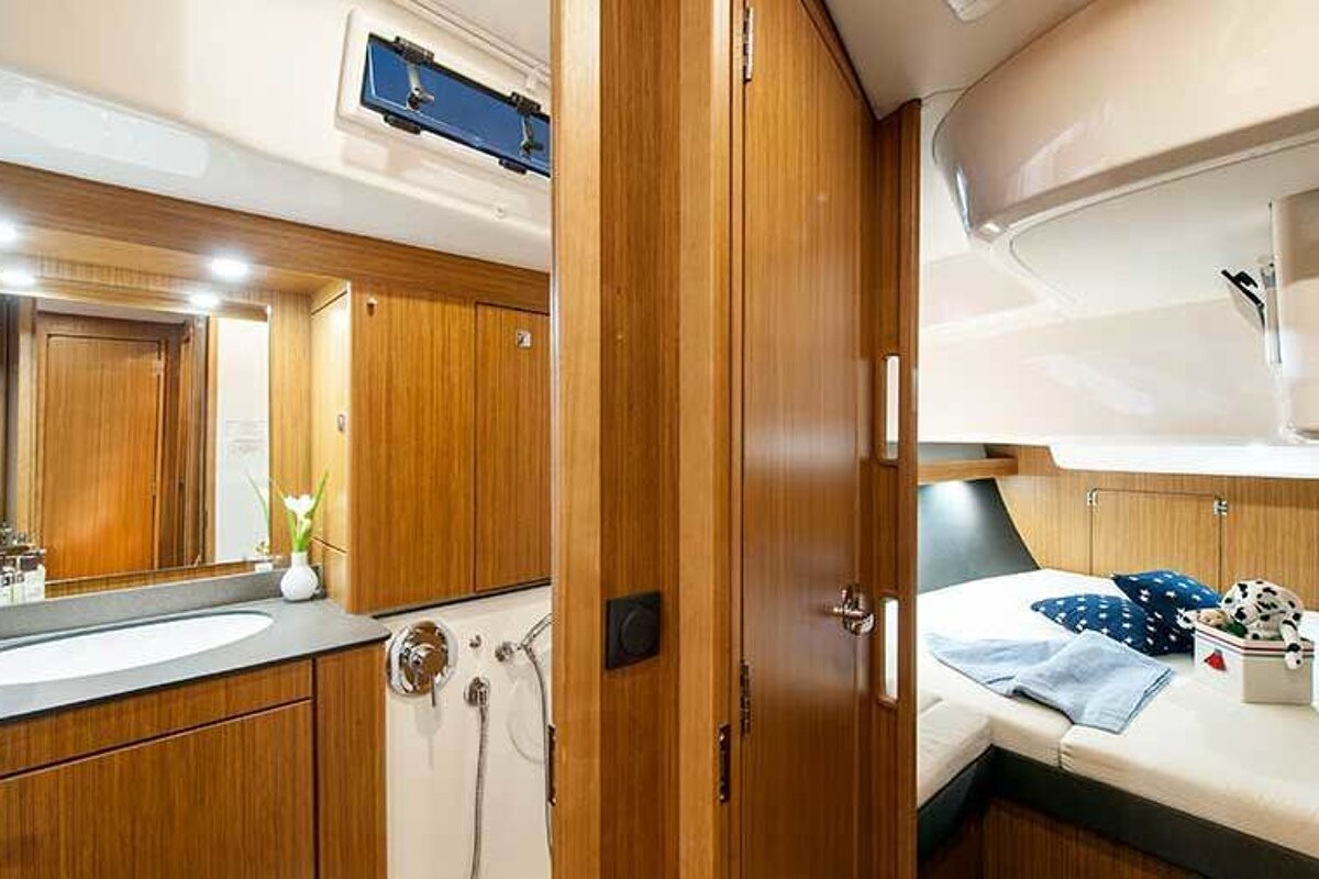 Bavaria Cruiser 56 16.75m Sailing Yacht, Palma de Mallorca cabin