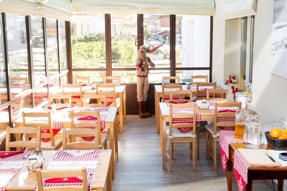 Bristol Hotel, Verbier dining room