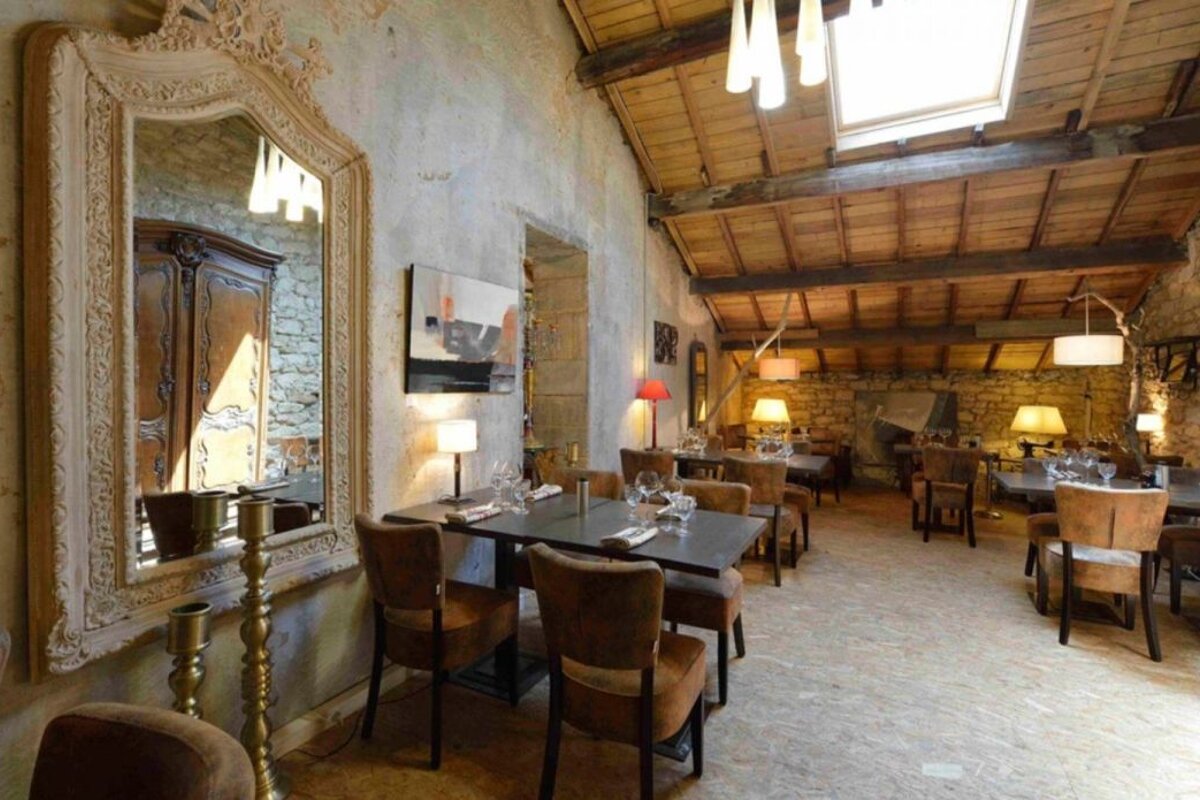 Chateau de Varenne, Avignon dining room 