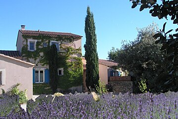 Le Clos des Lavandes B&B, Lacoste exterior