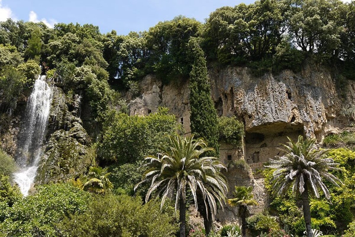 cliff, waterfall & flora in Villecroze