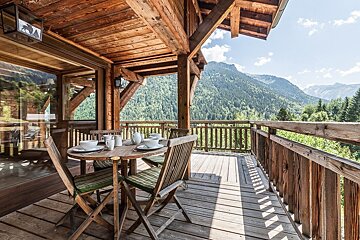 Des Amis Chalet, Morzine balcony